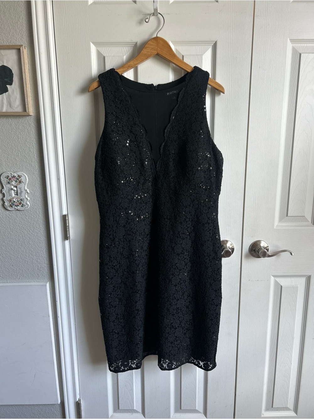 Riz & Ali sleeveless black sequin knee length mesh bust cocktail dress